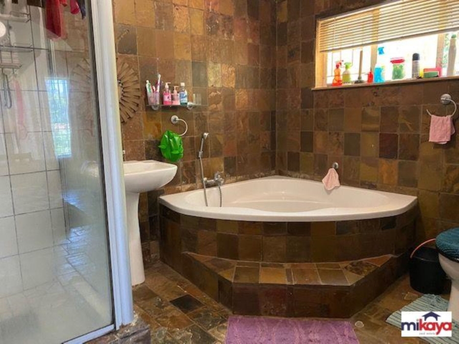 4 Bedroom Property for Sale in Roodewal Free State